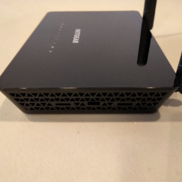 Netgear Wireless Desktop Access Point WAC104 - WiFi 5 Dual-Band AC1200 - Black - Picture 3 of 9